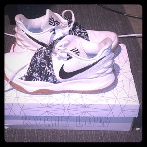 Nike Kyrie Low